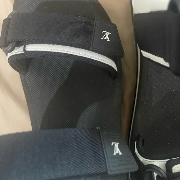 LOUIS VUITTON Monogram Flat Arcade Sandals - Picture 5 of 7